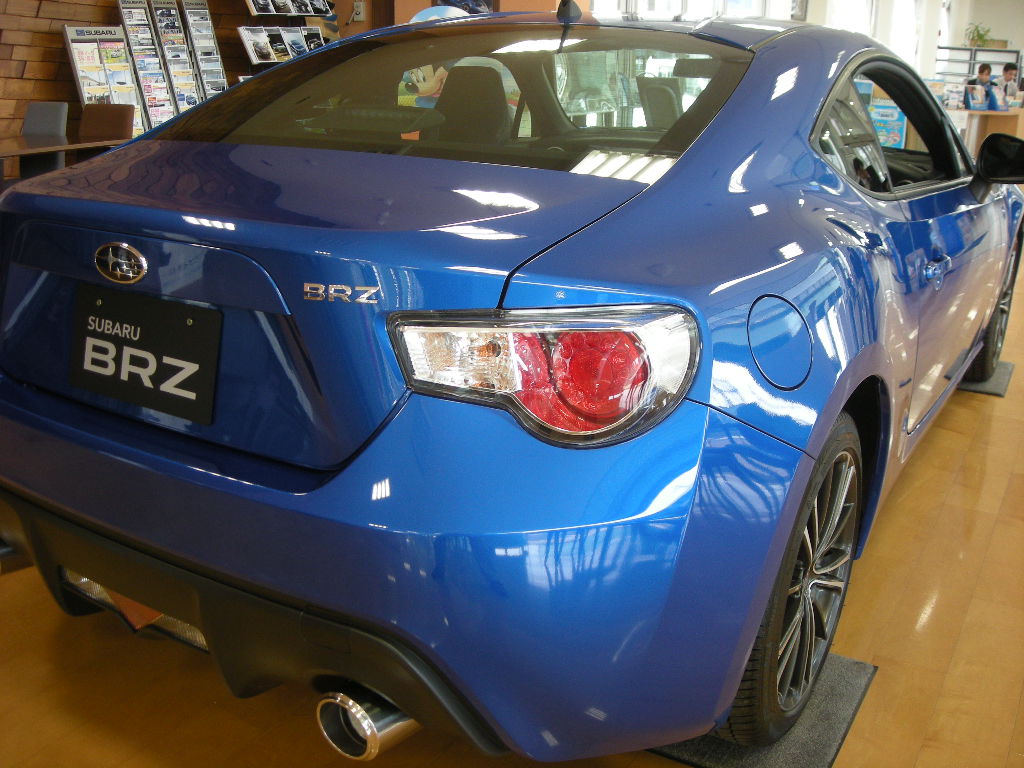 若者よ・・・スポーツカーは